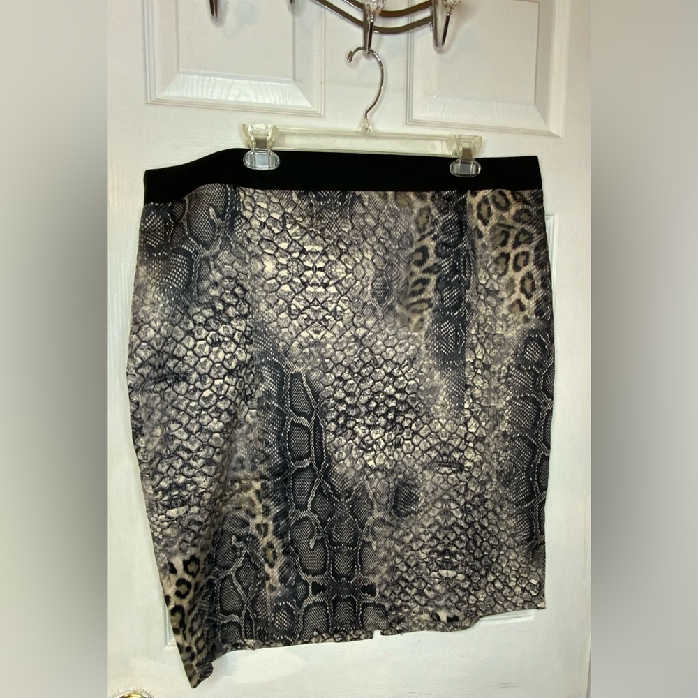 Snake Skin Skirt by Dorothy Perkins UK size 20 converts to size 16 USA. Stretch